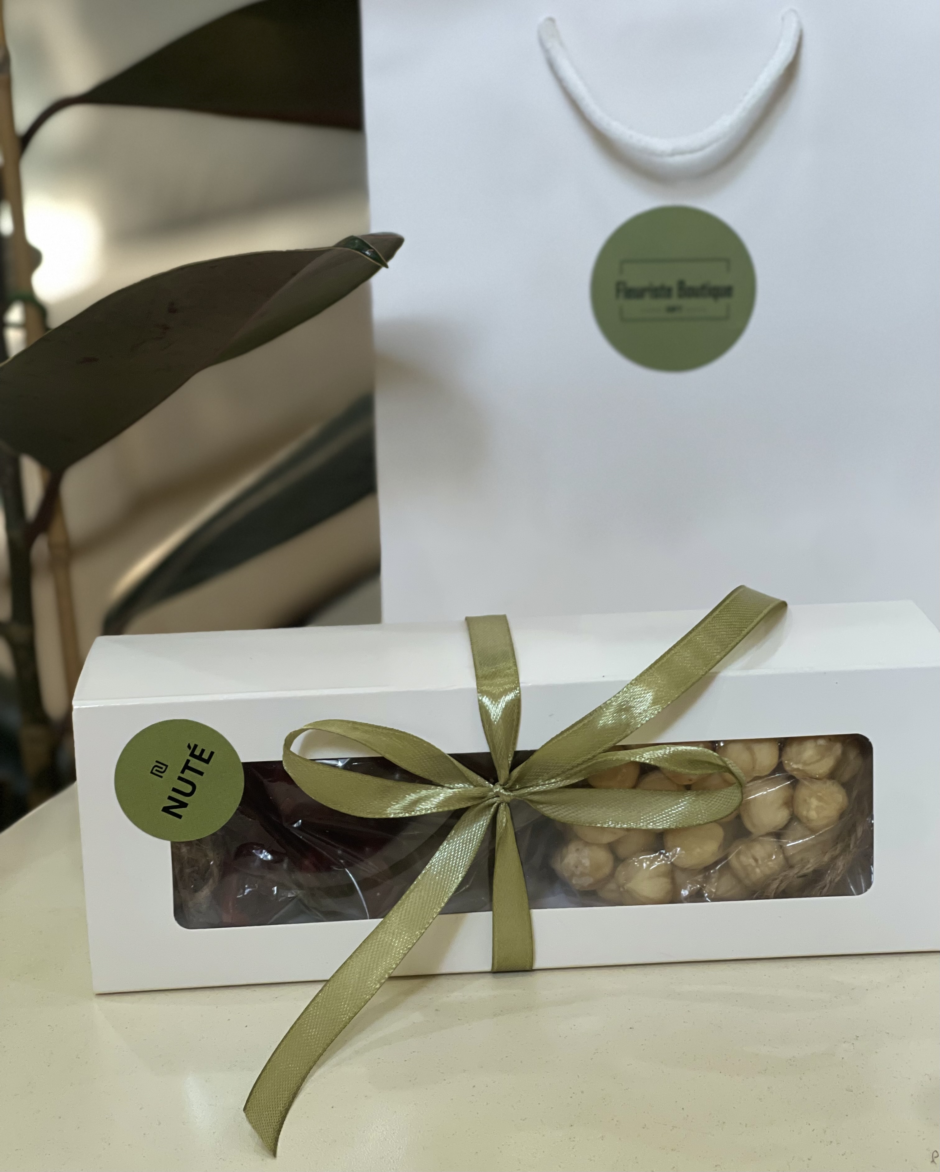 ქართული მოხალული თხილი და ნიგვზის ჩურჩხელა 